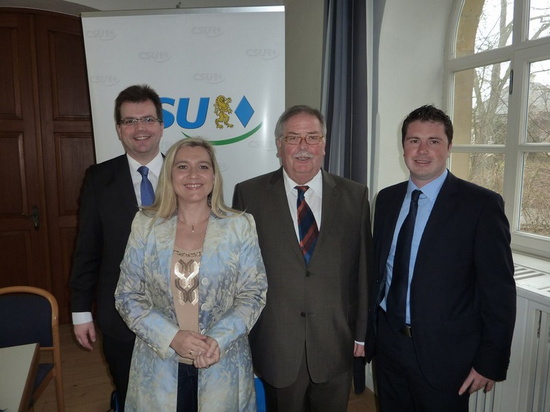 Strahlende Gesichter beim CSU Kreisverband Bamberg-Stadt, von links: Kreisvorsitzender Stadtrat Dr. Christian Lange, Staatssekretrin Melanie Huml, MdL, Bezirksrat Brgermeister Siegfried Stengel und Stephan Czepluch