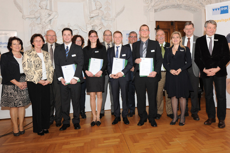 Staatsministerin Melanie Huml (3.v.r.) mit den 