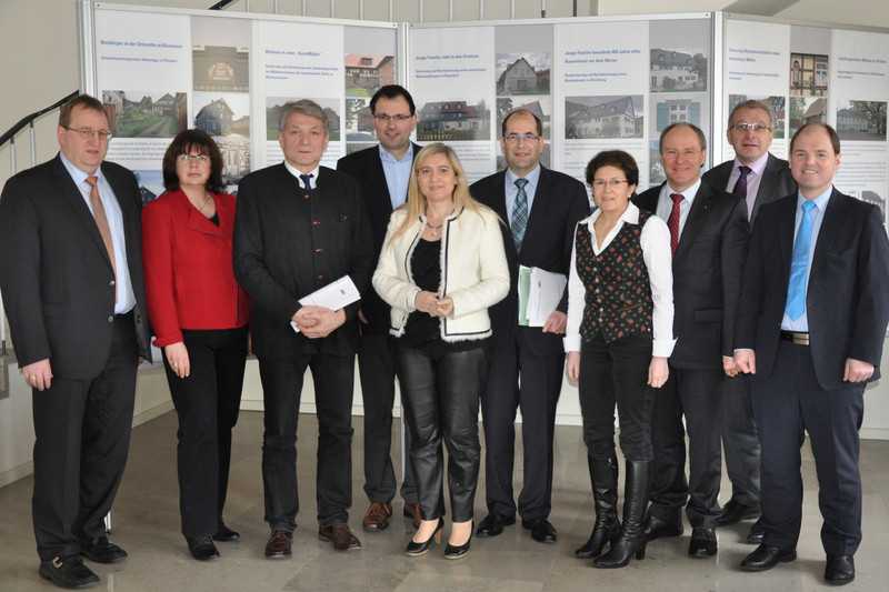 Von links: Baudirektor Wolfgang Kieling, Baudirektorin Katrin Riedel, MdL Heinrich Rudrof, MdL Martin Schffel, Staatsministerin MdL Melanie Huml, Ltd. Baudirektor Anton Hepple, MdL Gudrun Brendel-Fischer, MdL Alexander Knig, Ltd. Baudirektor Lothar Win