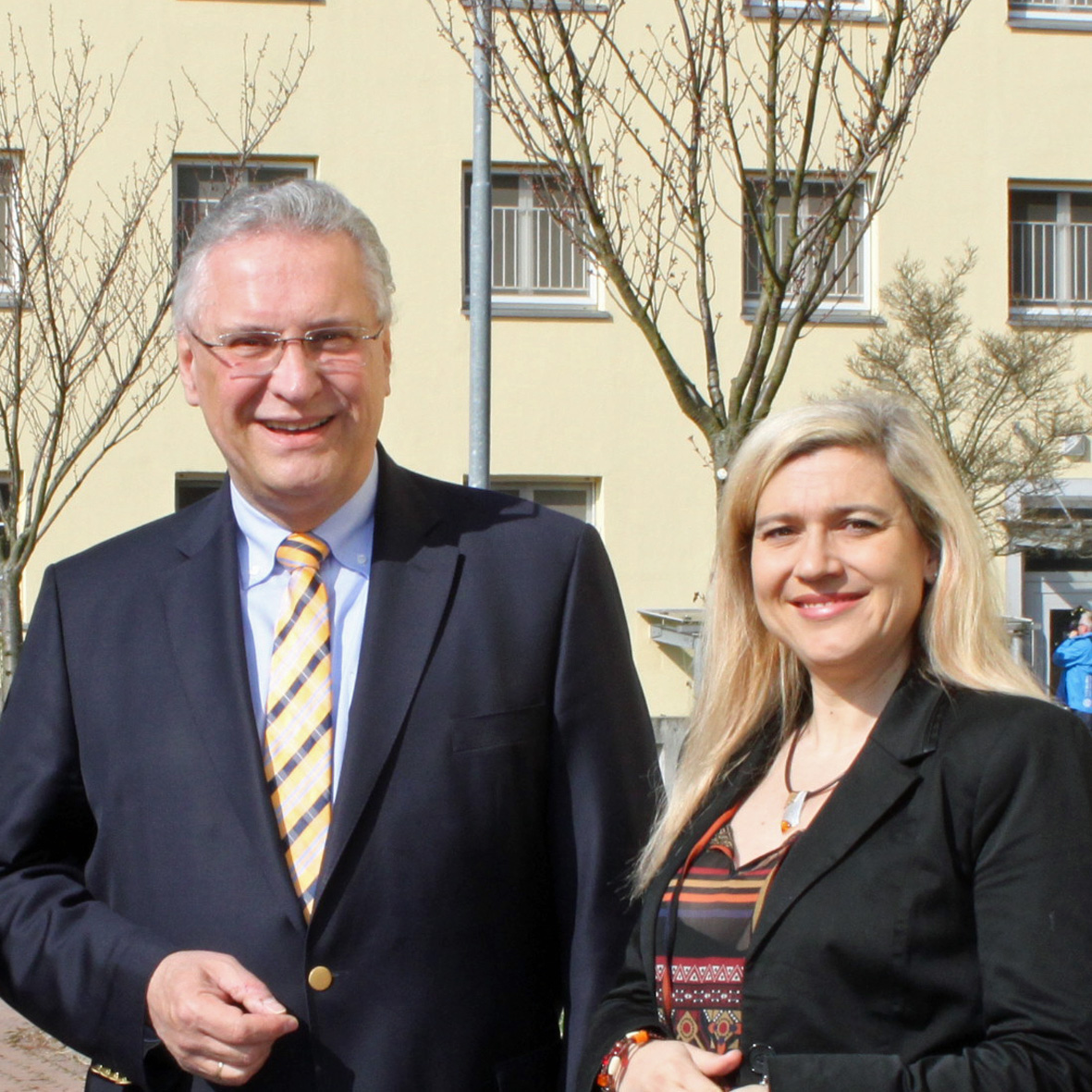 Bayerns Innenminister Joachim Herrmann und Gesundheitsministerin Melanie Huml beim Besuch der Bamberger US-Kaserne
